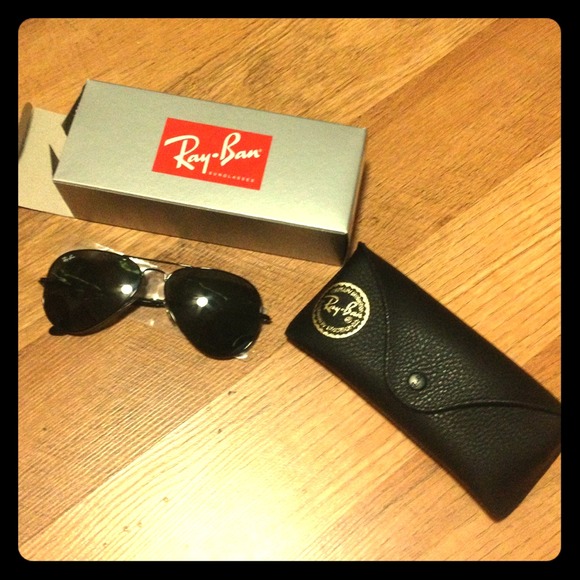 Authentic Ray-Ban 3025 Aviators black frame/lens