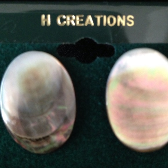 Vintage Shell Earrings by HOFFMAN - Picture 1 of 2