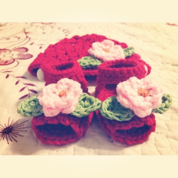 Crochet baby sandals