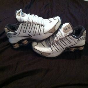 Nike Shox size 7 - excellent condition!