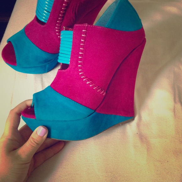 Shoes - ONE OF A KIND WEDGES 📢📢📢📢