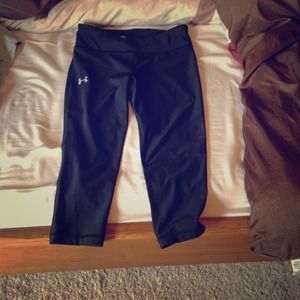 Black Under Armour heat gear compression capris