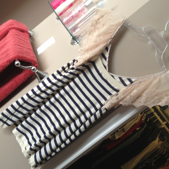 SUPER-CUTE Guess LA sailor top. - Picture 2 of 4