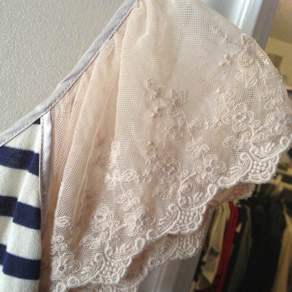SUPER-CUTE Guess LA sailor top. - Picture 3 of 4