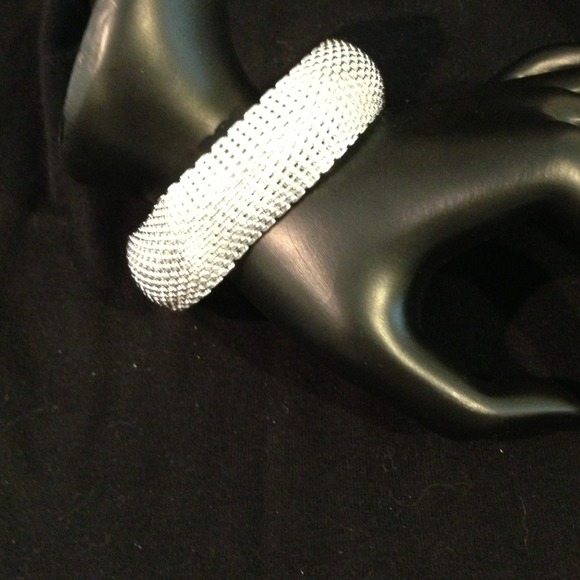 Brand new silver mesh bracelet. - Picture 1 of 1