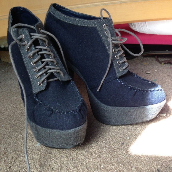 Charles Albert heels