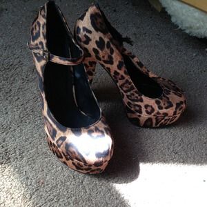 Bundle cheetah and black heels