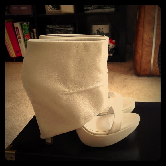 ON HOLD Pre loved winter white heels
