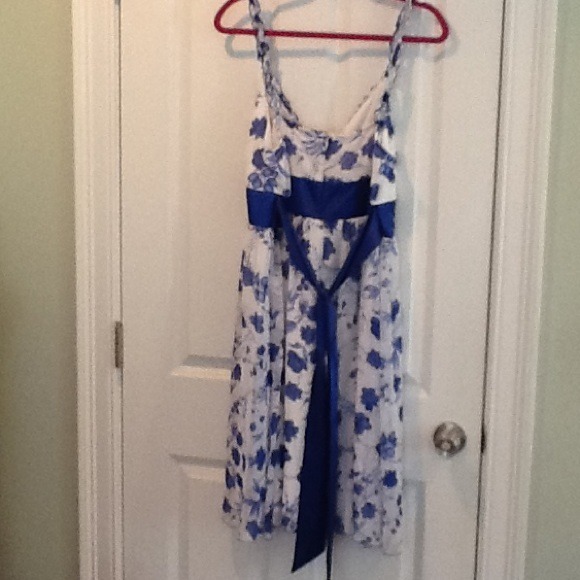 Summer dress - Picture 2 of 3