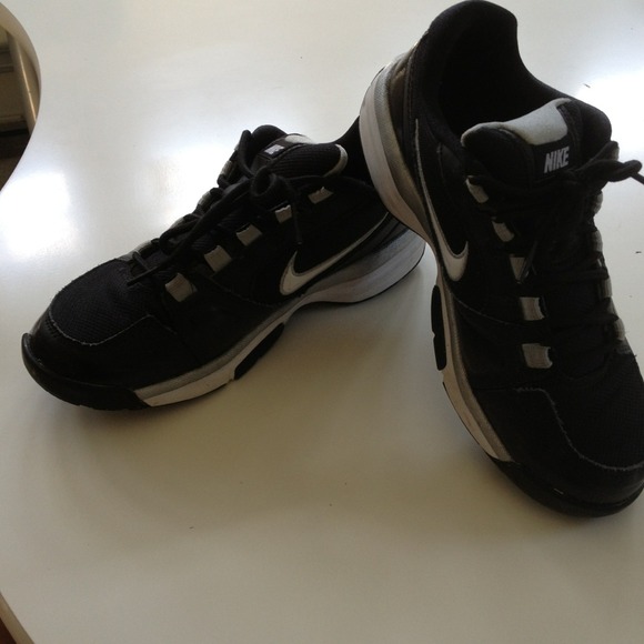 Nike Shoes - 🎈🎈SOLD🎈🎈Gently used Nike boys shoes