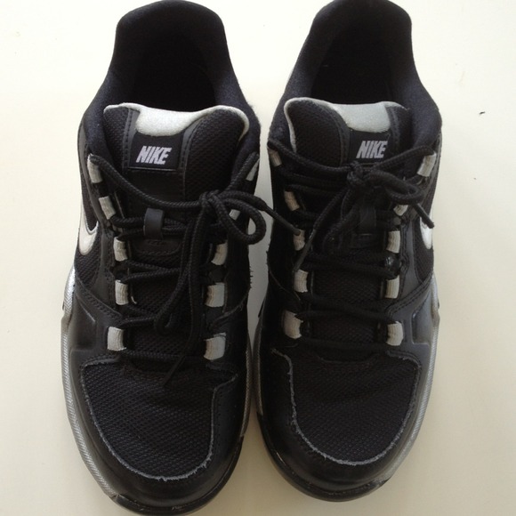 🎈🎈SOLD🎈🎈Gently used Nike boys shoes - Picture 2 of 4