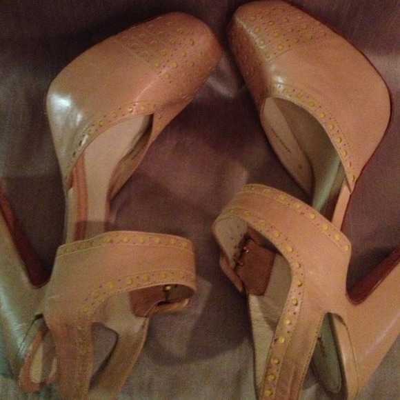 Gently worn L.A.MB. Platform heels. Sz 81/2 - Picture 2 of 3