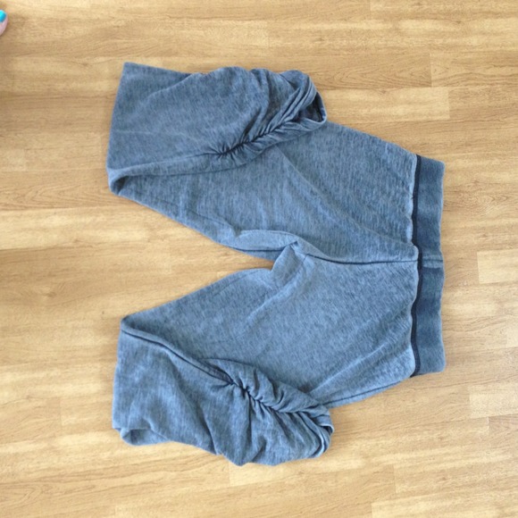 Sold in bundle!! Juicy couture ~light weight - Picture 3 of 4