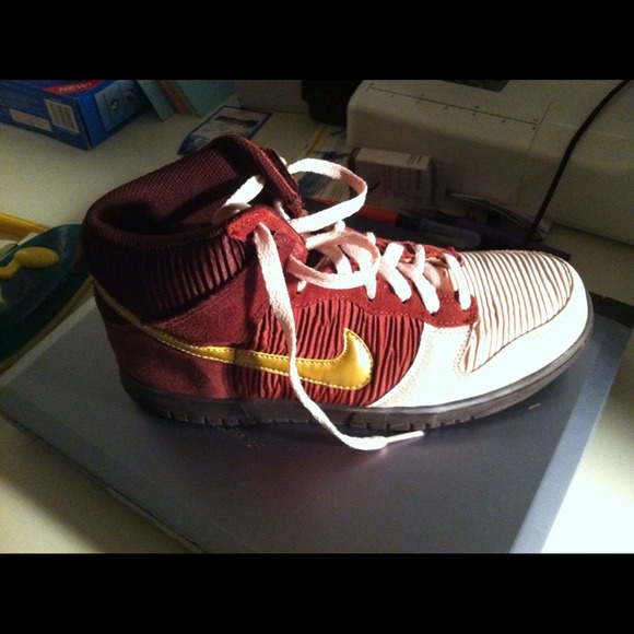 Rare pink and burgundy Nike 7y..show stopper!!!