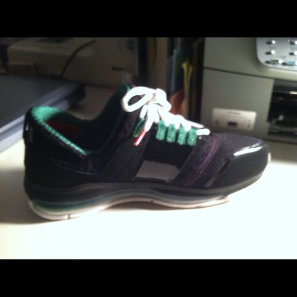 Black and green Nike size 7us/40eur