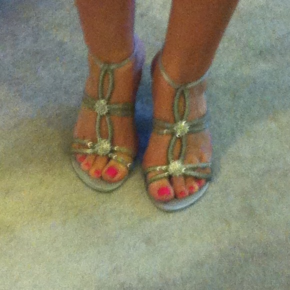 🌟🌟SOLD🌟🌟Silver w Rhine stones sandals