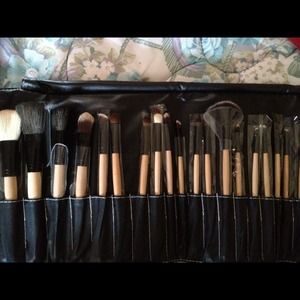 Sold!!! 24 piece make up brush set