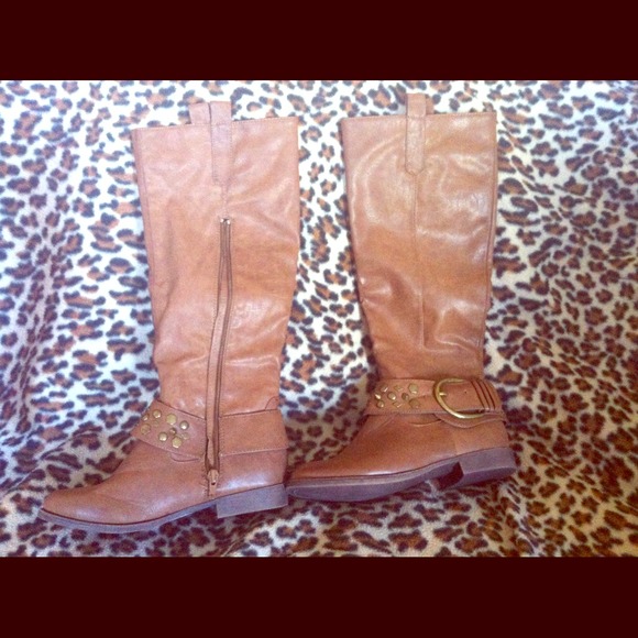 Knee high chesnut boots!
