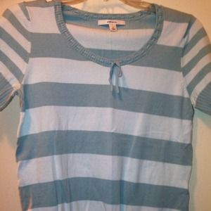 Two toned blue stripes top.