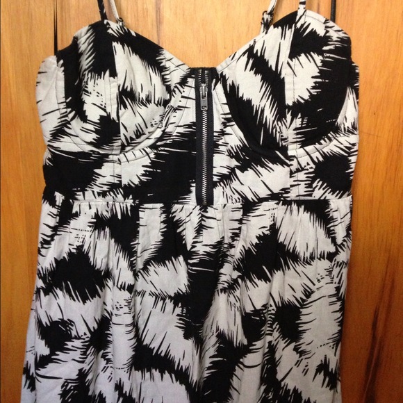 ✋SOLD Beautiful Elle Maxi - Picture 2 of 2