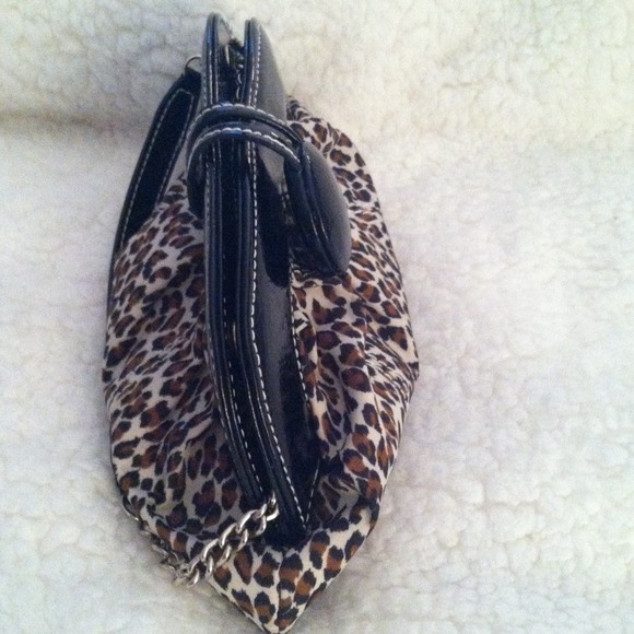 Small Liz Clarborne Leopard handbag - Picture 2 of 4