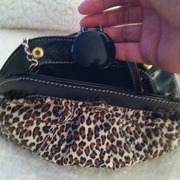 Small Liz Clarborne Leopard handbag - Picture 4 of 4