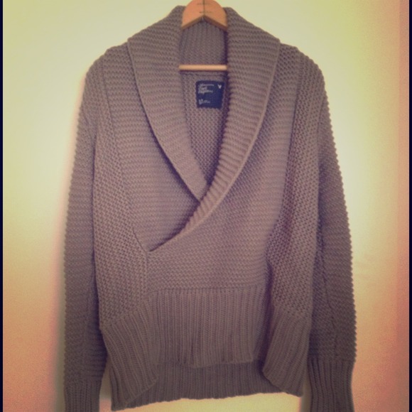 SOLD!! American Eagle gray knit sweater
