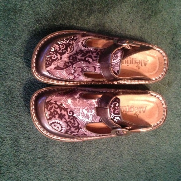 Algeria Nursing Shoes