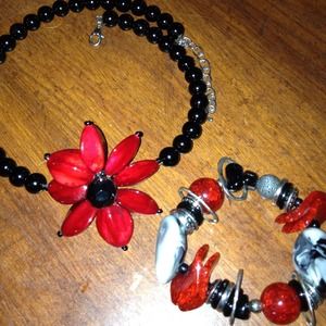 Adorable statement necklace & bracelet!