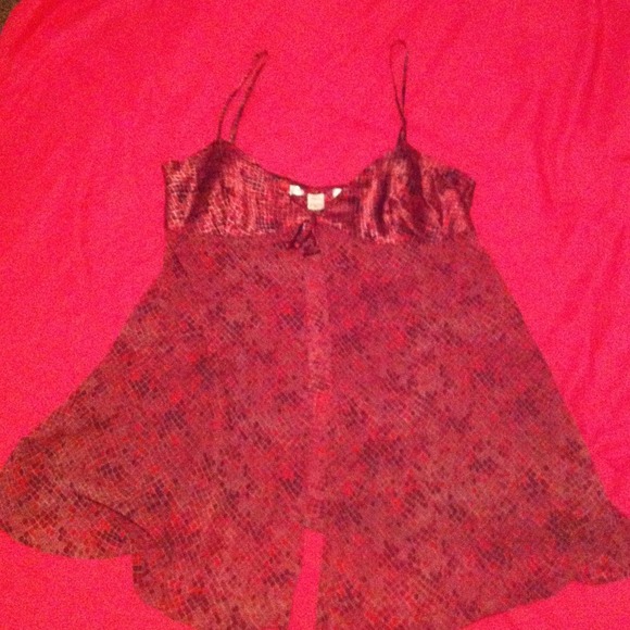 TRADED.  Size Med Red-Multi Snakeskin Print Nighty