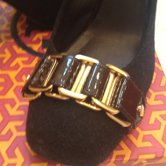 Tory Burch flannel Buckle heal worn once! - Picture 2 of 4