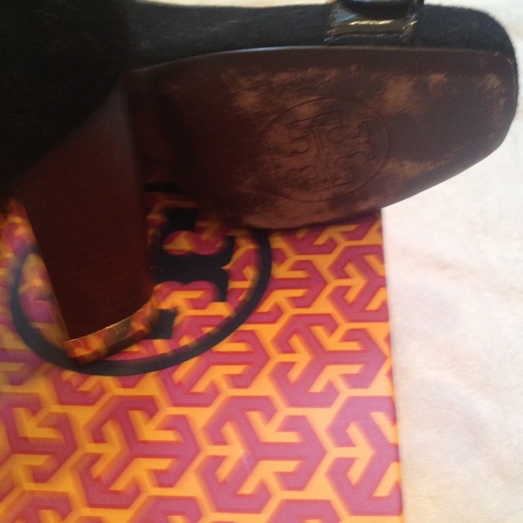 Tory Burch flannel Buckle heal worn once! - Picture 3 of 4