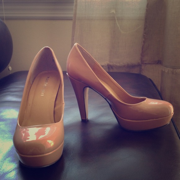 Madden Girl by Steve Madden Nude Pumps!