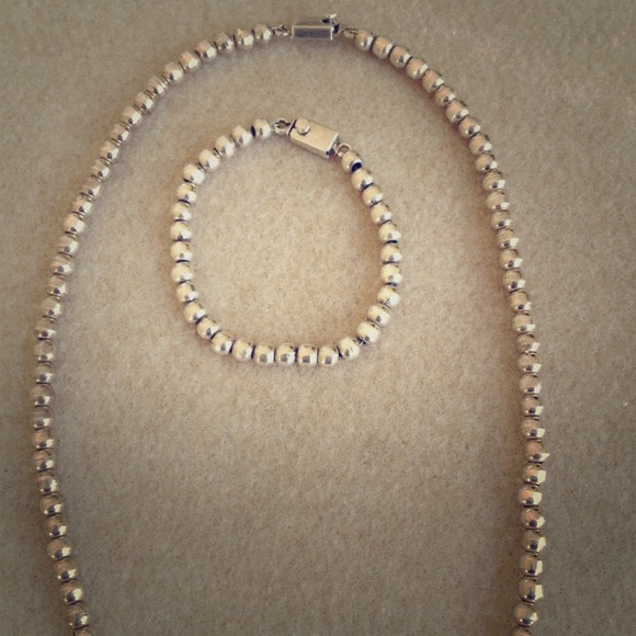 New Silver 925 & Flower Earrings & Pendant Set.
