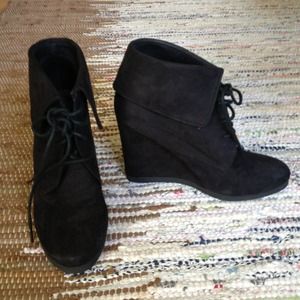 Great black wedge lace up heels!