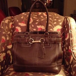 Authentic brown Coach handbag in pebbled leather.