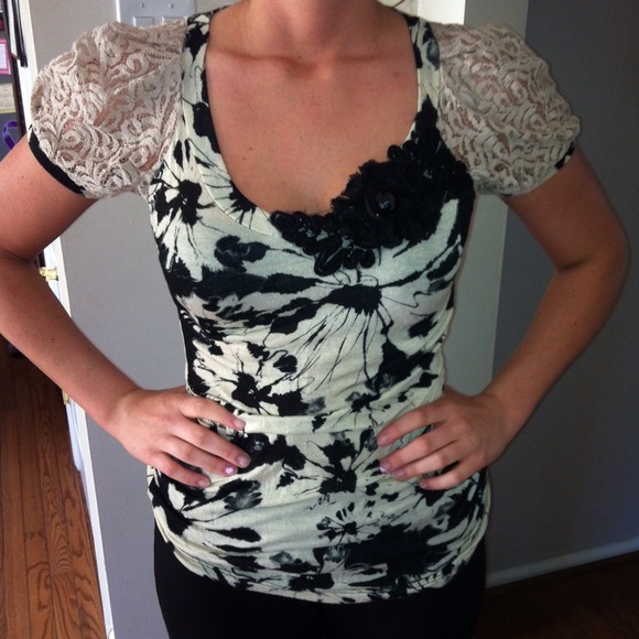 Shirt from Buckle, size small, never worn!