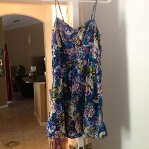 Pretty floral summer dress.