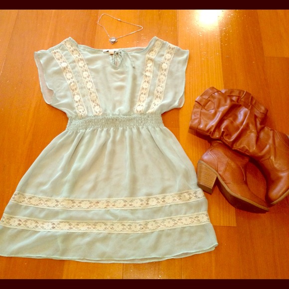 *SOLD* Forever 21 mint green dress.