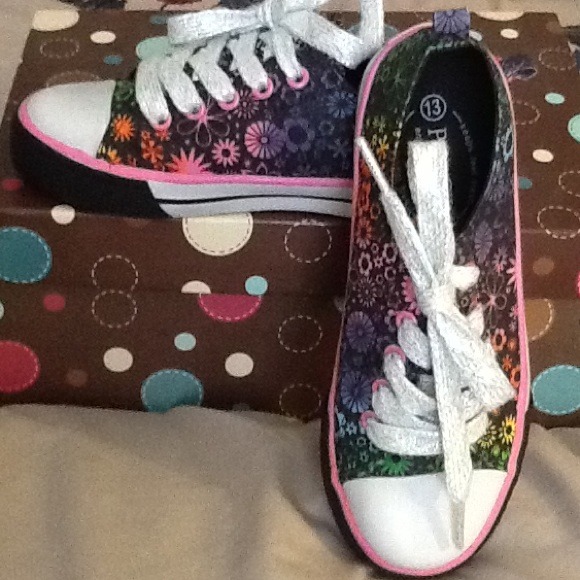 Girls Children's place shoes 13