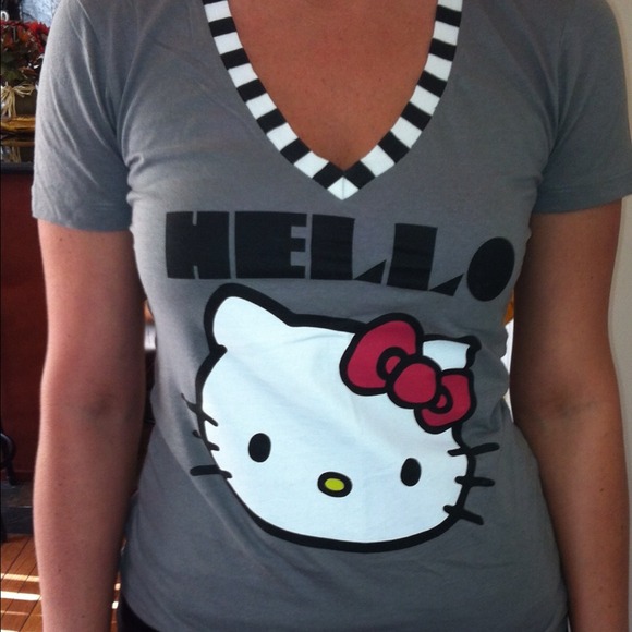 Hello kitty gray top! Size small! Never worn!