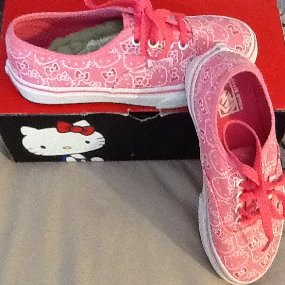 Sold in Bundle !!!!!!!!!!   Hello Kitty Vans! - Picture 1 of 2