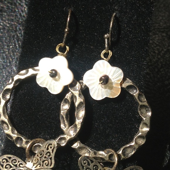 SOLD Flower, Butterfly & Jade dangling earrings - Picture 3 of 3