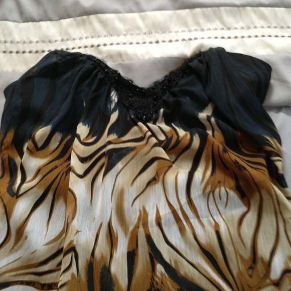 Patterned Corset. - Picture 2 of 3