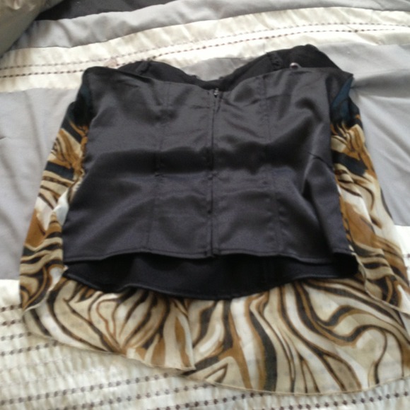 Patterned Corset. - Picture 3 of 3