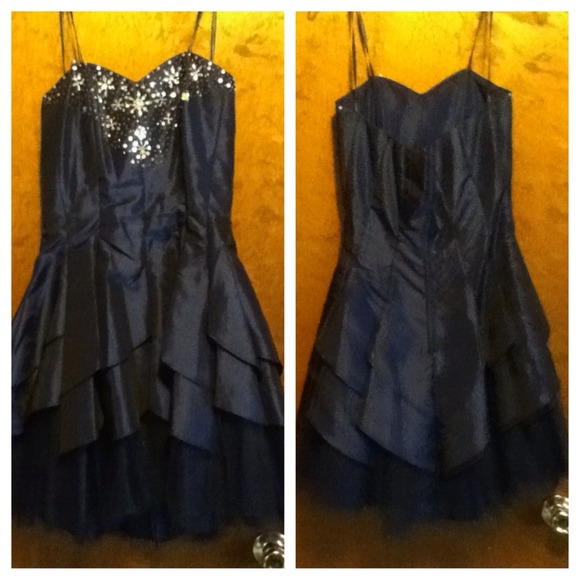 Navy blue, strapless dress