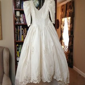 Beautiful wedding gown!