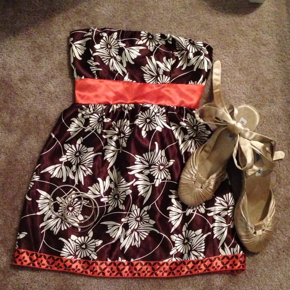 ❤❤sold in bundle❤❤Brown, coral, creme floral - Picture 2 of 4