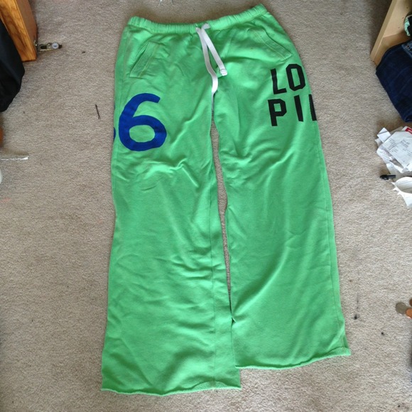 🚫SOLD Green Victoria Secret Sweatpants - Picture 1 of 4