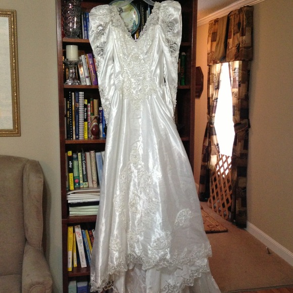 Gorgeous wedding gown.
